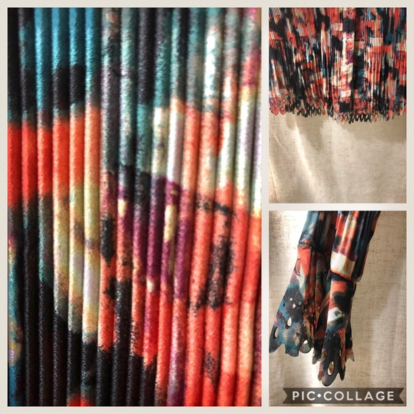 ESSENTIALS By Milano pleated button down top, Sm - Picture 2 of 2